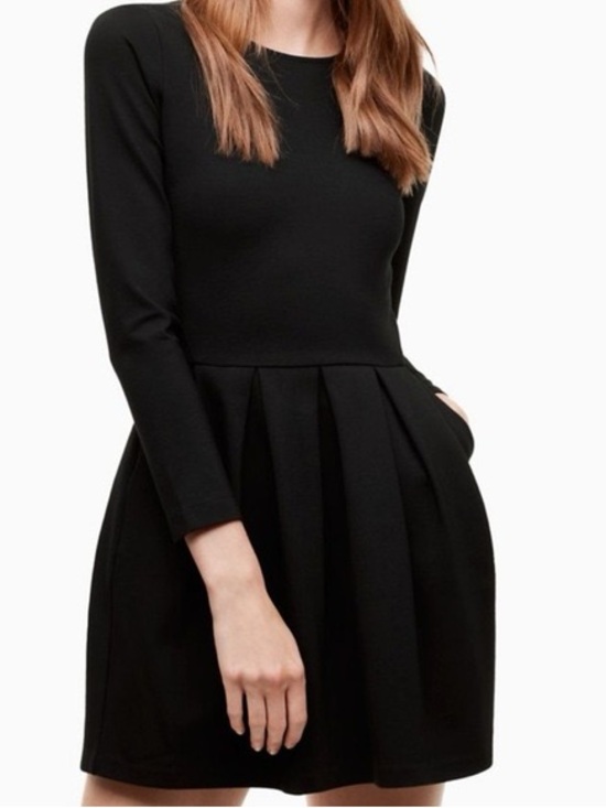 Sunday Best Dresses & Skirts - SUNDAY BEST ARITZIA Tartine Black Long-Sleeve Pleated Dress Size 4
